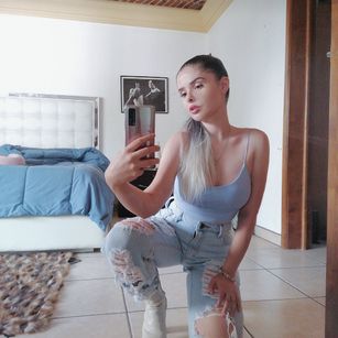 Model - EVA LONY inocent