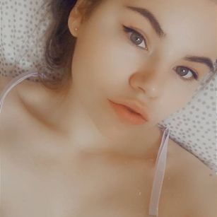 Model - LeilaLuna sexy
