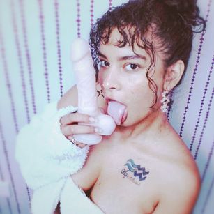 Model - Miley blowjob