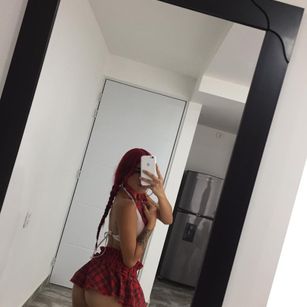 Model - CarolGomez squirt