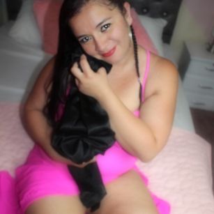 Model - MiiaRoose masturbation