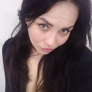 Model - Linda oil