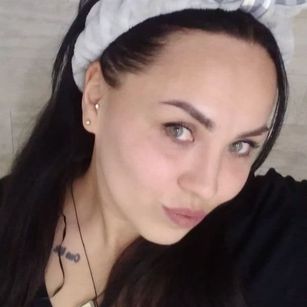 Model - Linda schoolgirl