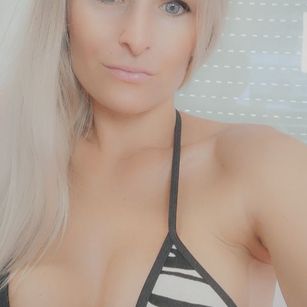 Model - PaigeEvans feet