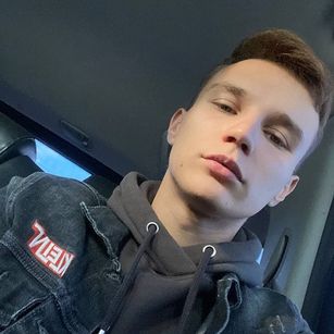Model - Alex masturbation