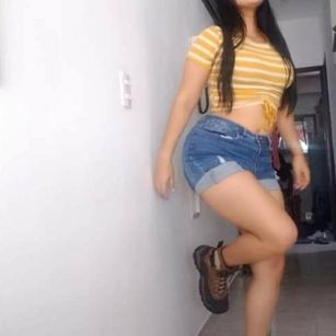 Model - daissydiamond ass