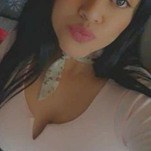 Model - daissydiamond dildo