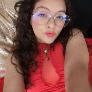 Model - Sara Jones dildo