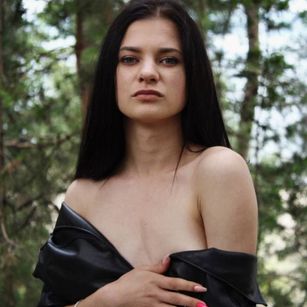 Model - charming_aby brunette