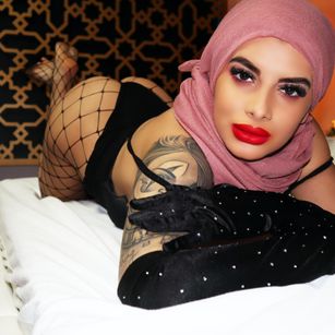 Model - AishaHashim fetish