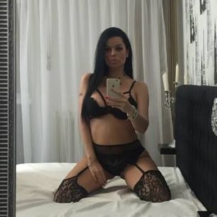 Model - Alexia 1