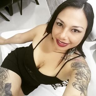 Model - LaurenTattoo new