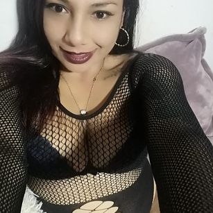 Model - LaurenTattoo piercing