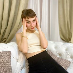 Model - TerpsichoreNash feet