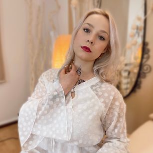 Model - MileyPayne Blonde