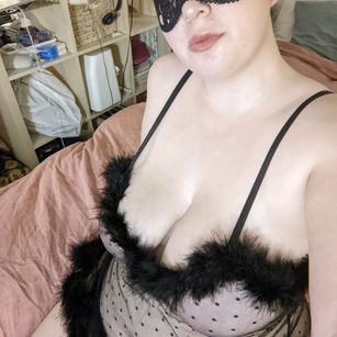 Model - CurvesandCurlsxxx hairypussy