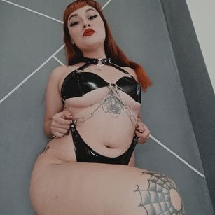 VICTORIA_R98 kinky Model - VICTORIA_R98 kinky