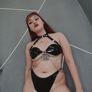 VICTORIA_R98 femdom Model - VICTORIA_R98 femdom