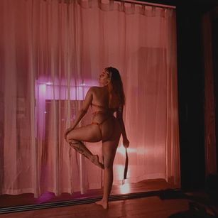 VICTORIA_R98 kinky Model - VICTORIA_R98 kinky