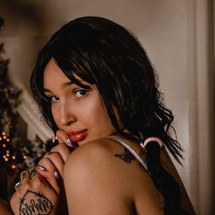 Model - Kitty bigtits