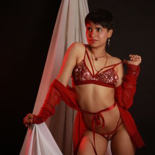 Model - Chloe Smithy raven