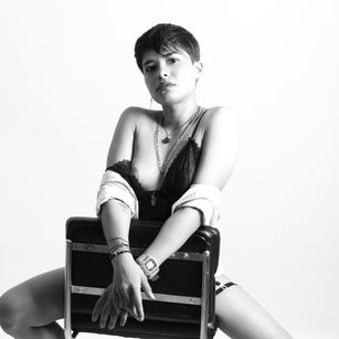 Model - Chloe Smithy pussy