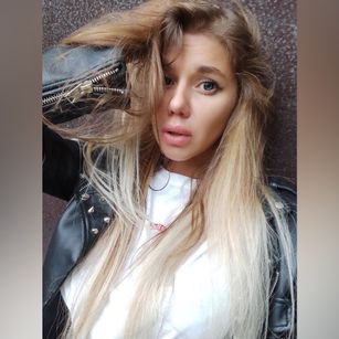 Model - HolyXJulie striptease