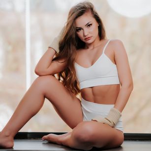 Model - LizzieGrey dirty