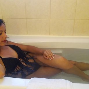 Model - NatashaGibson striptease