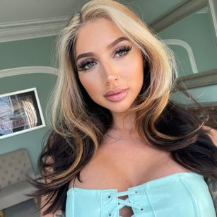 Amira Evans Busty Model - Amira Evans Busty