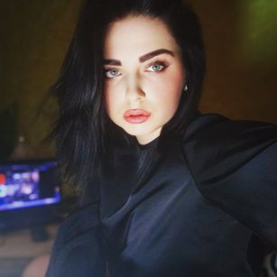 Model - Milla Luna lovely
