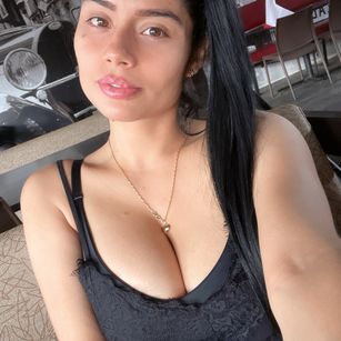 EinnynTaix complaciente Model - EinnynTaix complaciente