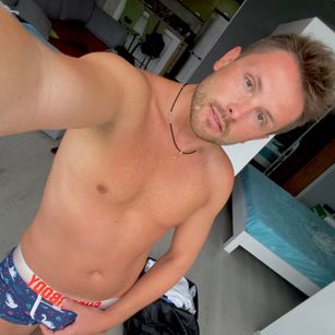 Oliver Bishop shaved Model - Oliver Bishop shaved