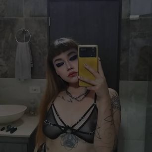 VICTORIA_R98 kinky Model - VICTORIA_R98 kinky