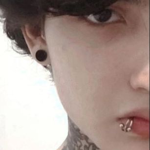 Model - Dante Coppola piercing