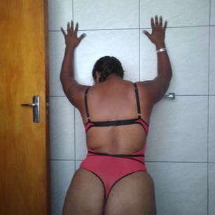 Model - Lilybanx curvy