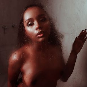 ElizabethBell latina Model - ElizabethBell latina