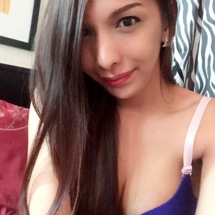 Model - Paola Gee 5