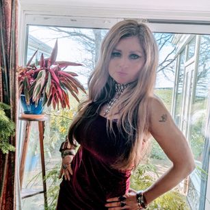 Model - Rosie Morrell Sex Therapist Blonde