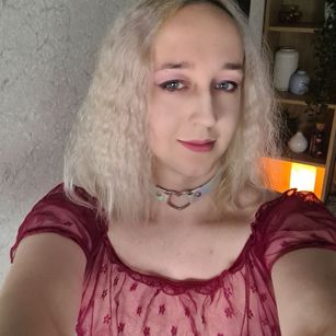 Model - TheTrixy femdom