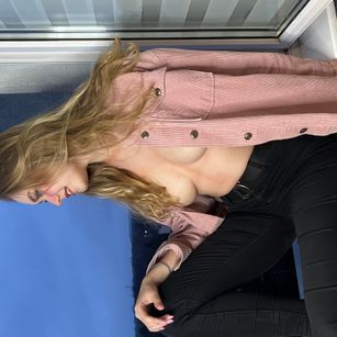 Model - AnyAmaazzy skirt