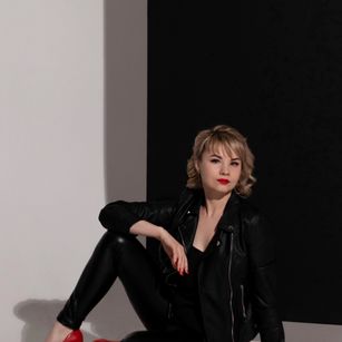 Model - Miss Cherry blond