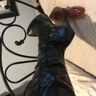 MILFBRUNETTEXXX latex Model - MILFBRUNETTEXXX latex