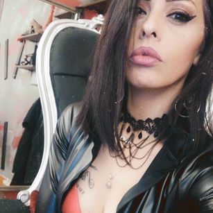 Model - DominatrixEve femdom