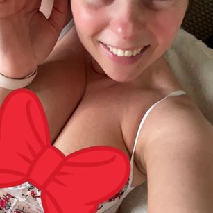 Model - Foxy Taylor brunette