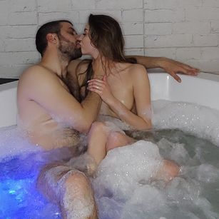 Model - nobasic.naughty.couple heels