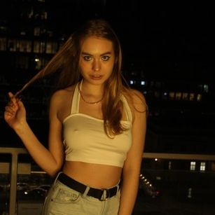 Model - AnyAmaazzy horny