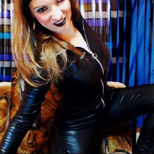 Model - MissDimitra joi