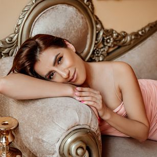 Model - Chloe Rocks ass