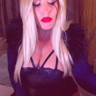 1FemDomQueen latex Model - 1FemDomQueen latex